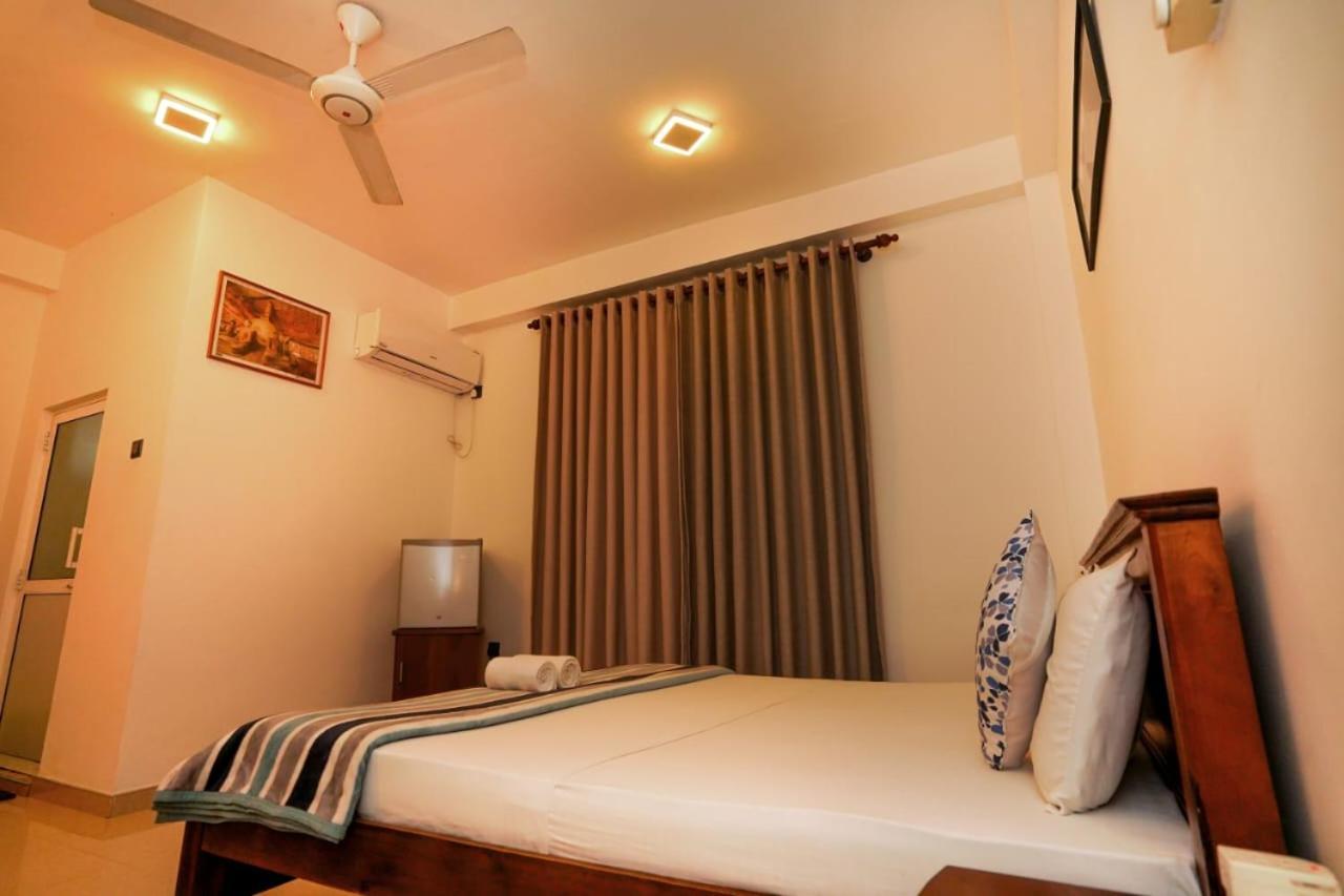 Airport 4 Season Transit Hotel Katunayaka Екстериор снимка